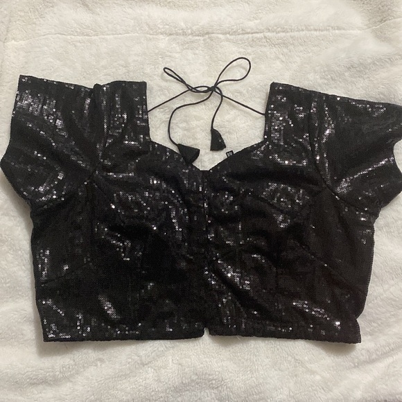 Pre-sewn easy to wear green saree - Picture 6 of 7